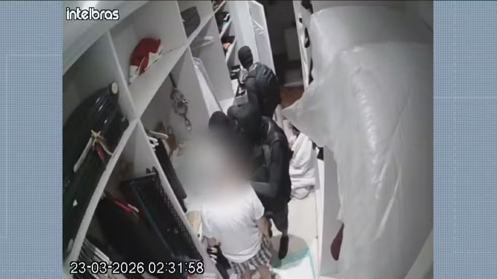 Empresário tem 15 armas levadas em assalto no Jardim Botânico, e quadrilha que roubava mansões é alvo de operação